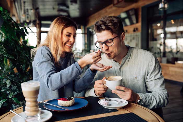 millenials eating at a restaurant